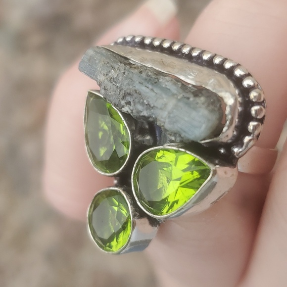 New Rough Kyanite & Peridot 925 Silver Statement Ring. - Picture 8 of 14